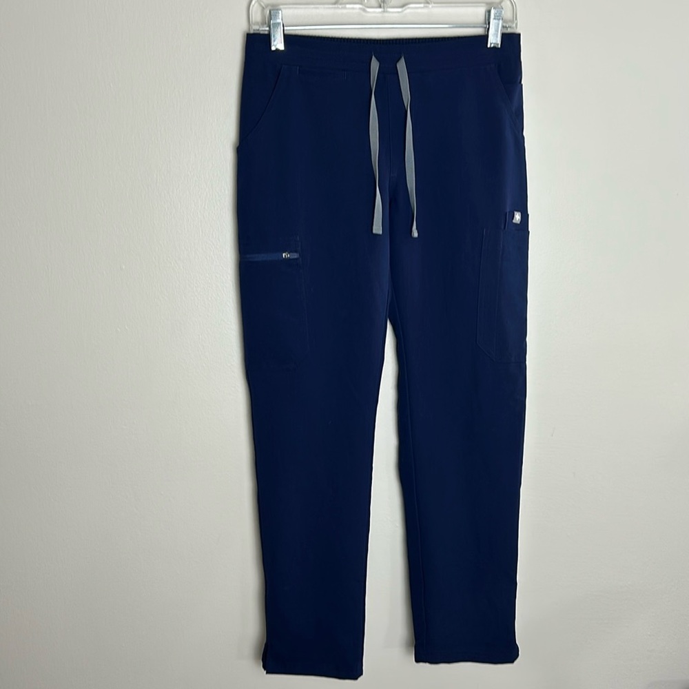 Figs Yola Scrub Cargo Pants Bottoms Style# TW2000P PO# 1669 Navy Regular Rise